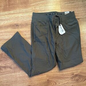 Women’s Prana Halle II hiking pants, size 8, short inseam (30 in) NWT